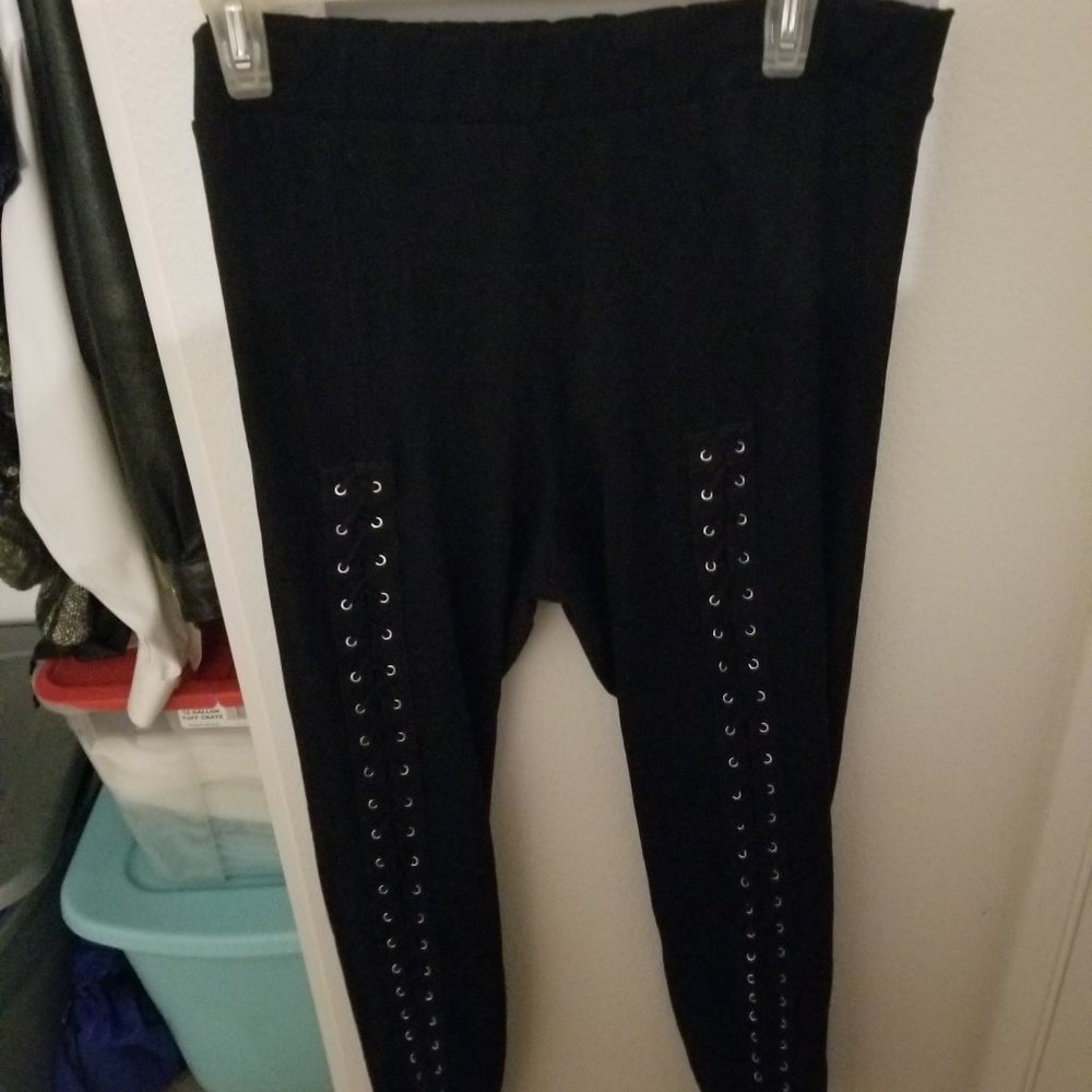 Black crisscross leggings